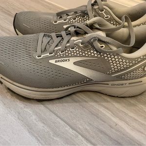 Brooks Ghost - excellent condition, like new